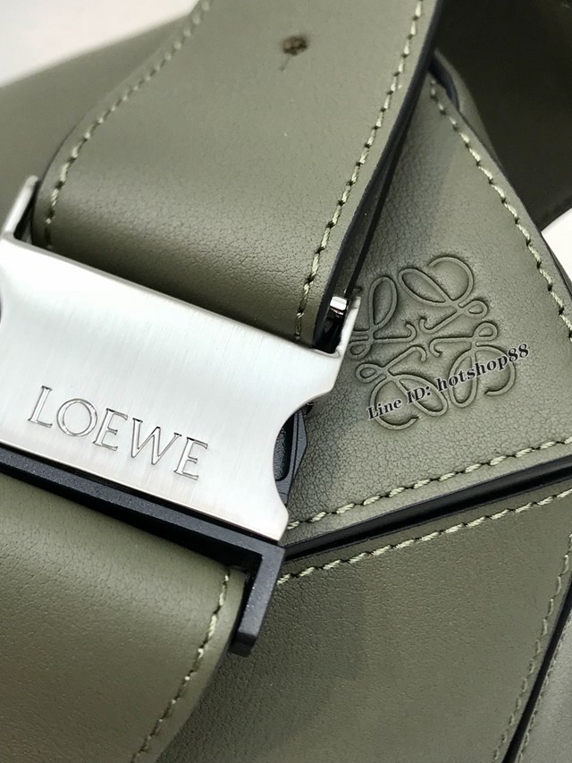 Loewe專櫃新款羅意威男士Puzzle系列腰包軍綠色小牛皮單肩斜挎包 型號10176 lyw1168